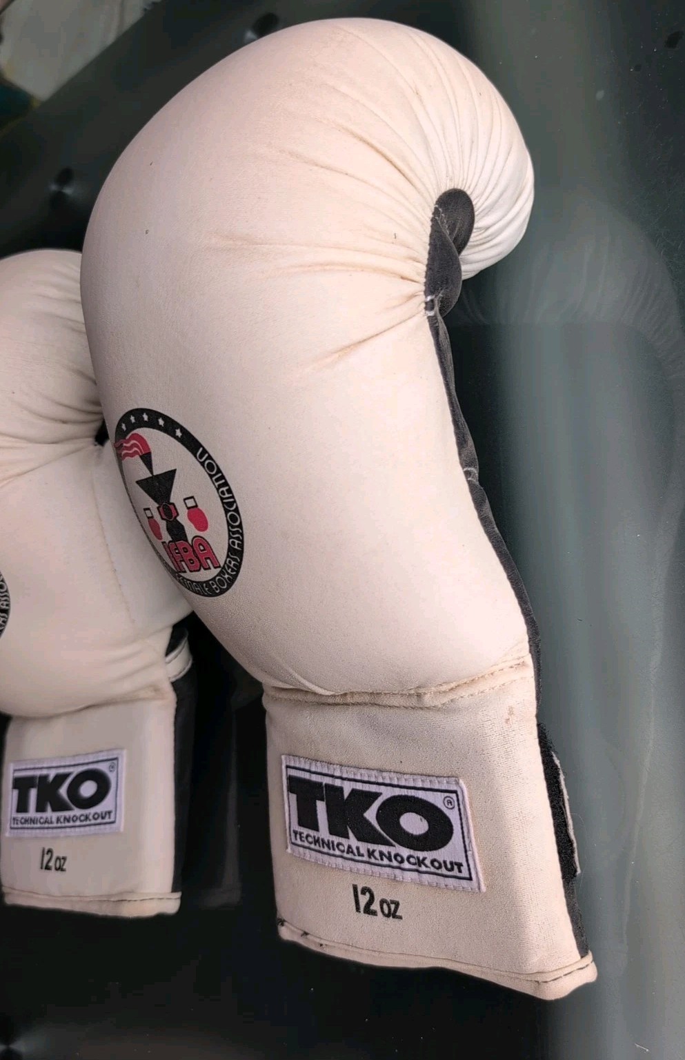 TKO-TECHINICAL KNOCKOUT- IFBA Edition - White BOXING GLOVES-12 OZ W/ Bag