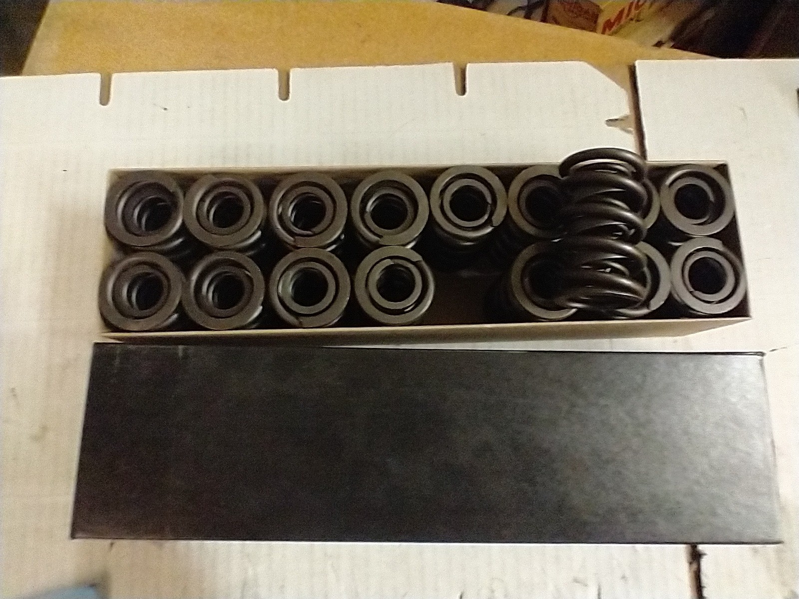 1.560 DUAL VALVE SPRING WITH DAMPNER 16 SPRINGS