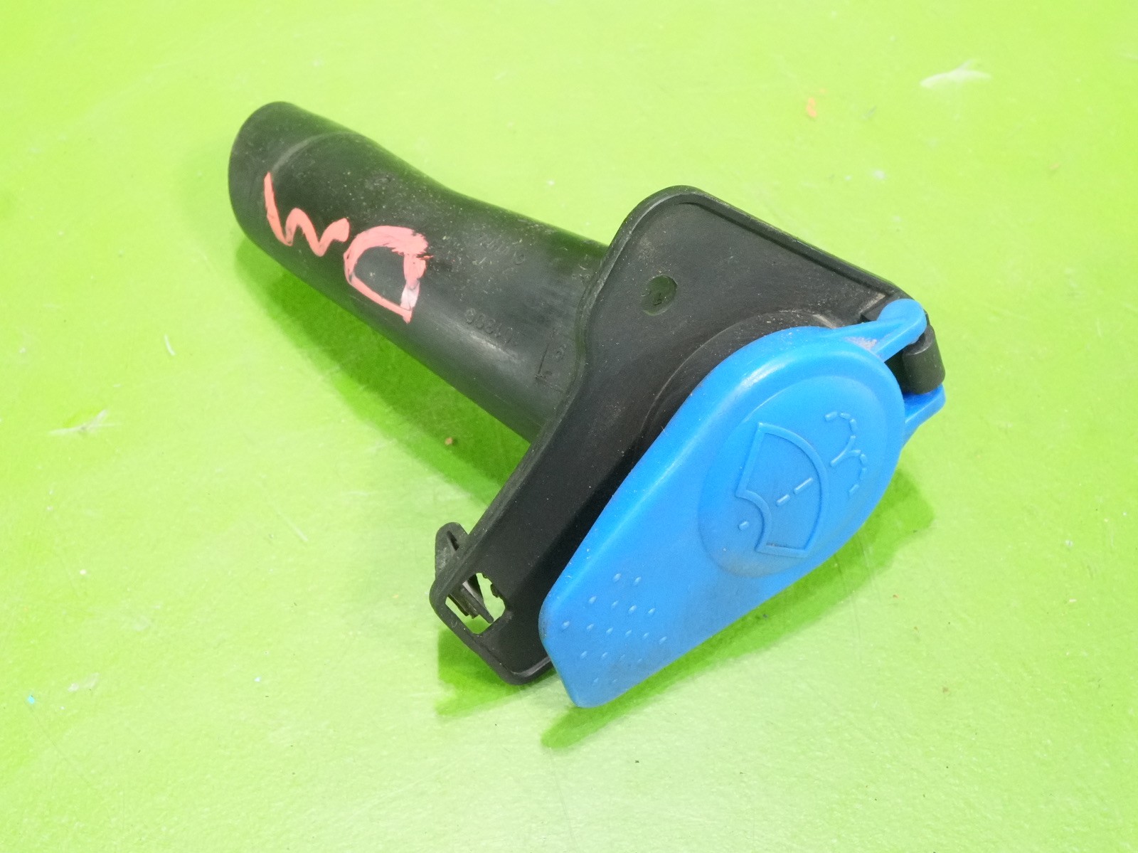 09-15 Jaguar XF XFR OEM 8X2317N605AB windshield wiper reservoir tank neck cap