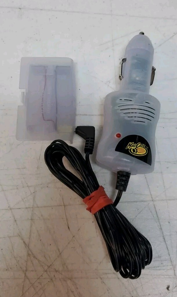Madcatz Car Power Adapter for Gameboy Advance - Glacier Transparent - Tested