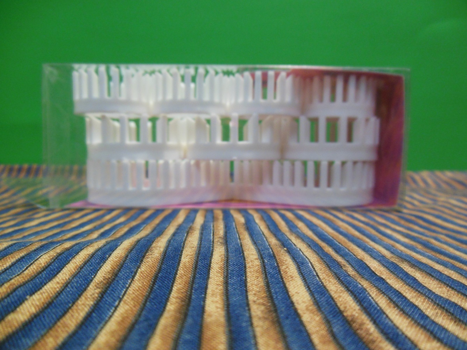 Plaid Strainer Set Painting kit complete 3 pcs Paint flows through ,see descrip