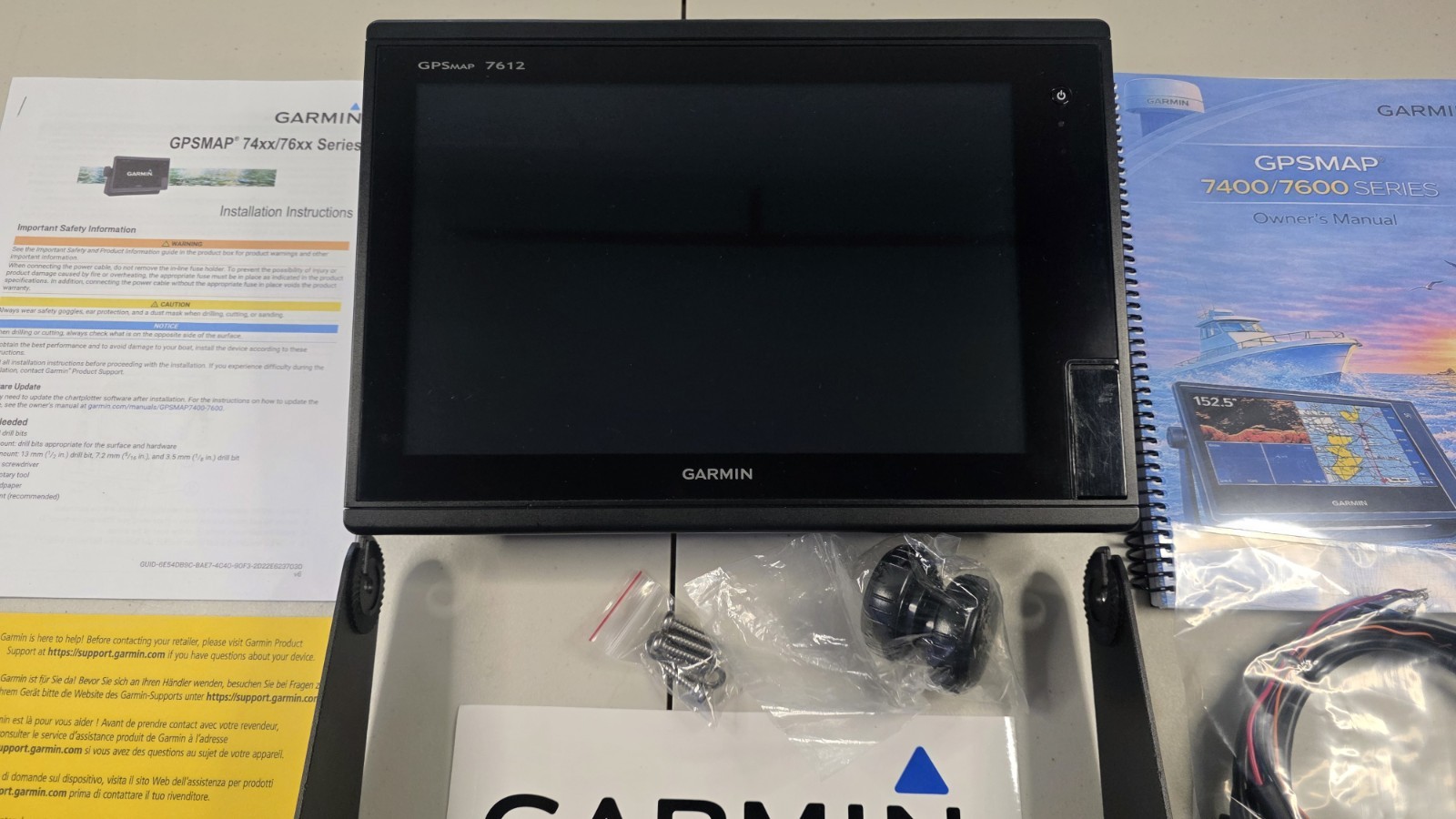 Garmin GPSMAP 7612 Chartplotter Fishfinder Touchscreen w/ Mount & Cable Tested