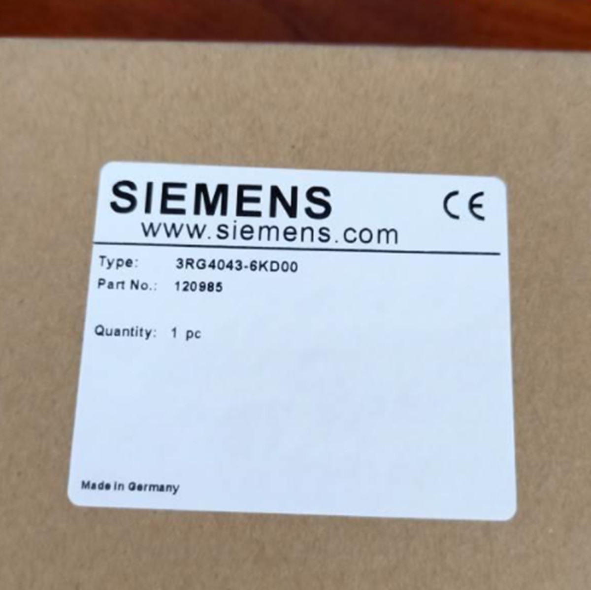 NEW SIEMENS 3RG4043-6KD00 Proximity Sensor 20-265VDC