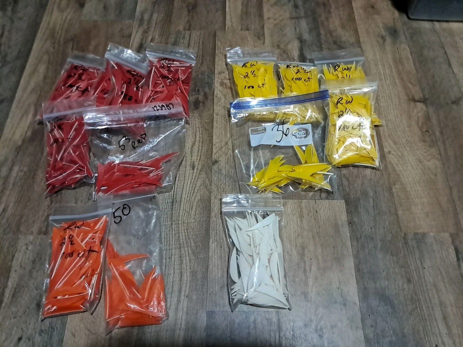 Feather Fletchings 2 1/2" Right Wing Parabolic Cut, 1239 Total Fletching Lot