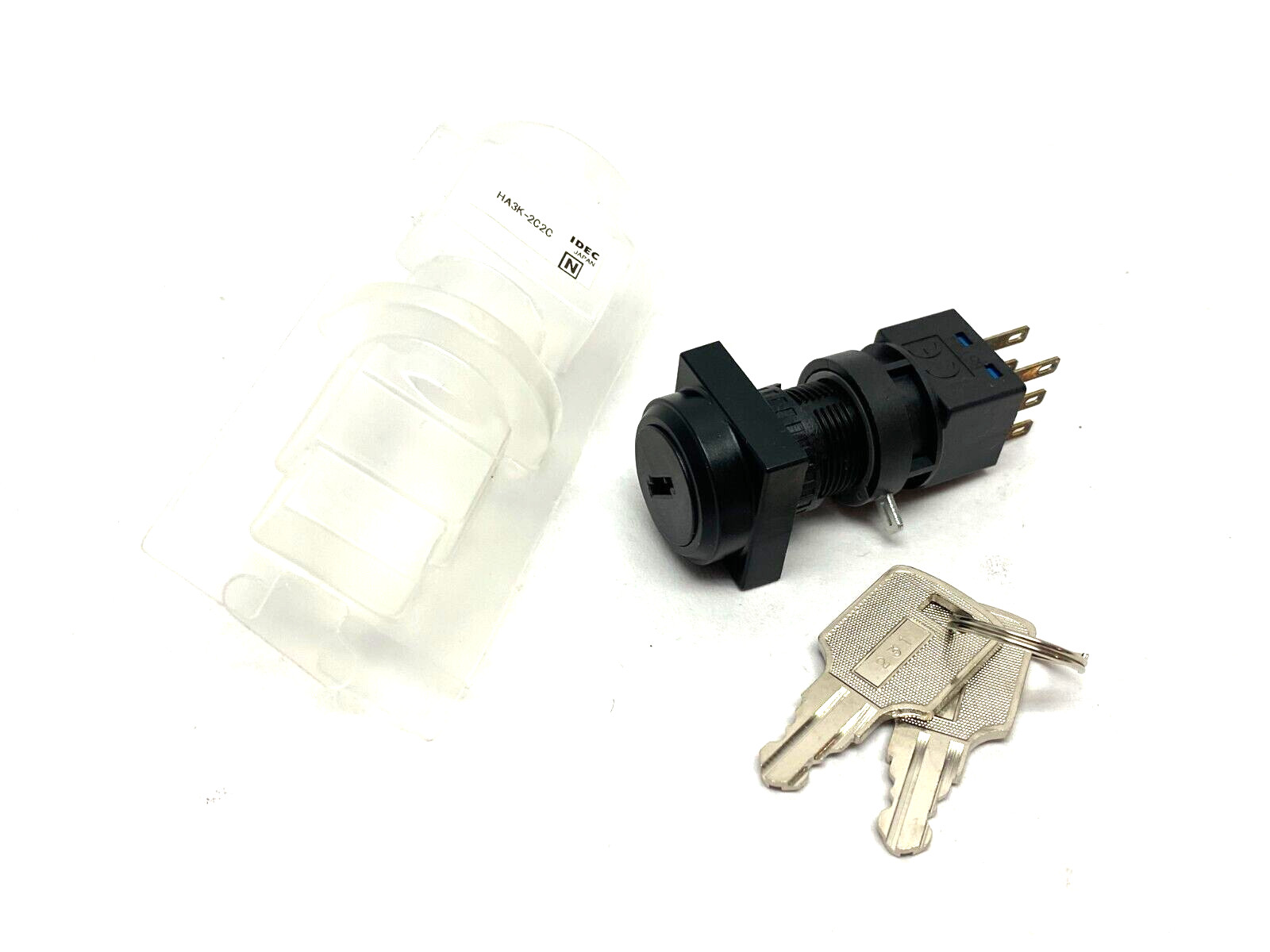 IDEC HA3K-2C2C 2-Position Oversize Key Selector Switch L6 Round/Square