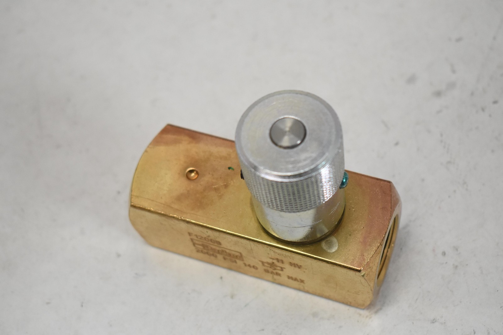 Parker F1200B Brass Hydraulic Flow Control Valve 2000 PSI 140 BAR Max Adjustable
