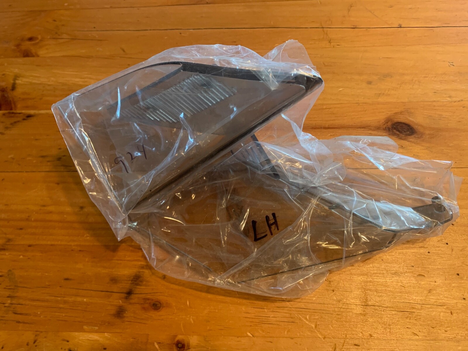 SKI-DOO LH WINDSHIELD AIR DEFLECTOR 517304924 / 2013 - 2018 / TINTED