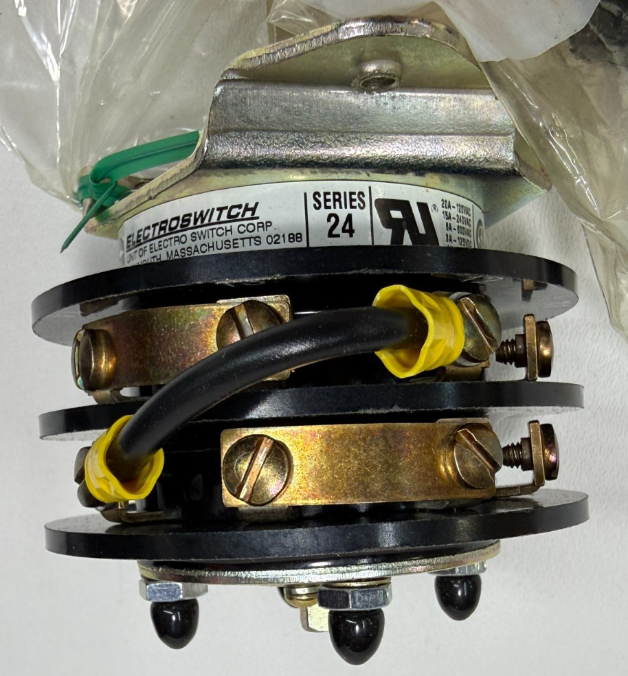 Electroswitch 2404C Rotary Voltmeter Selector Switch 4 Position 600VAC