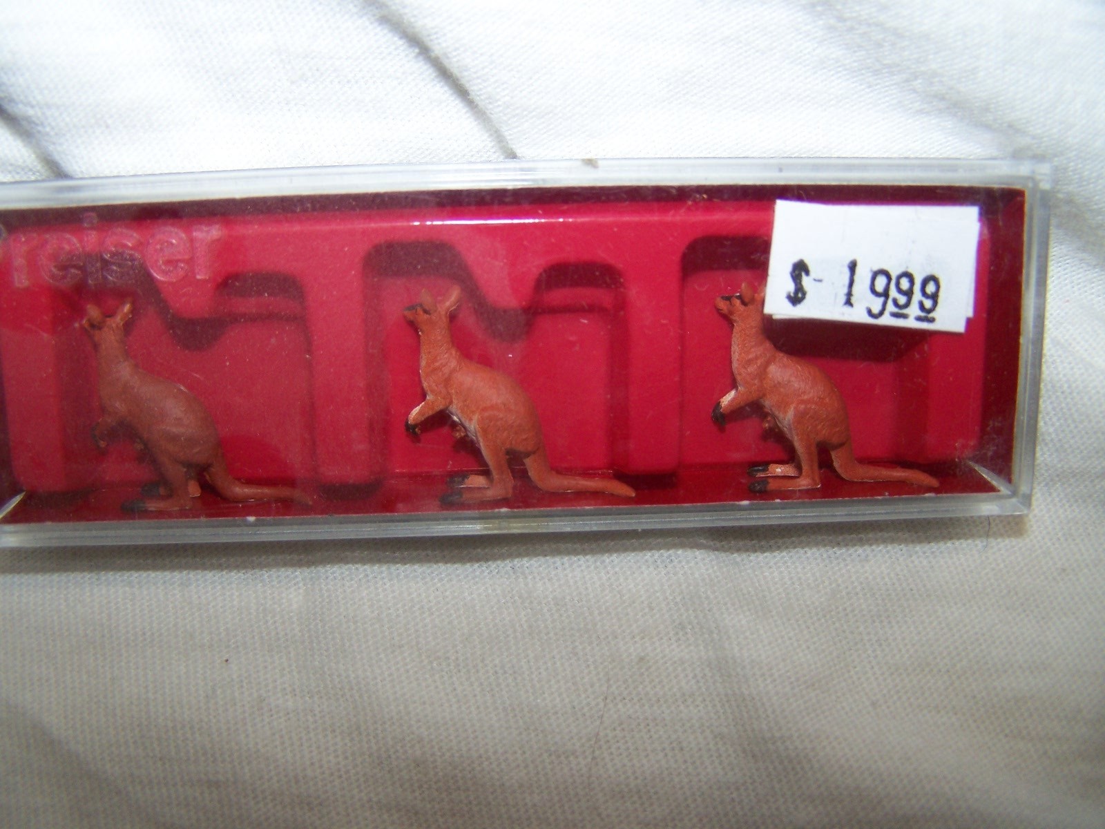 Preiser #20392 HO Scale Kangaroos(Pack of 3)