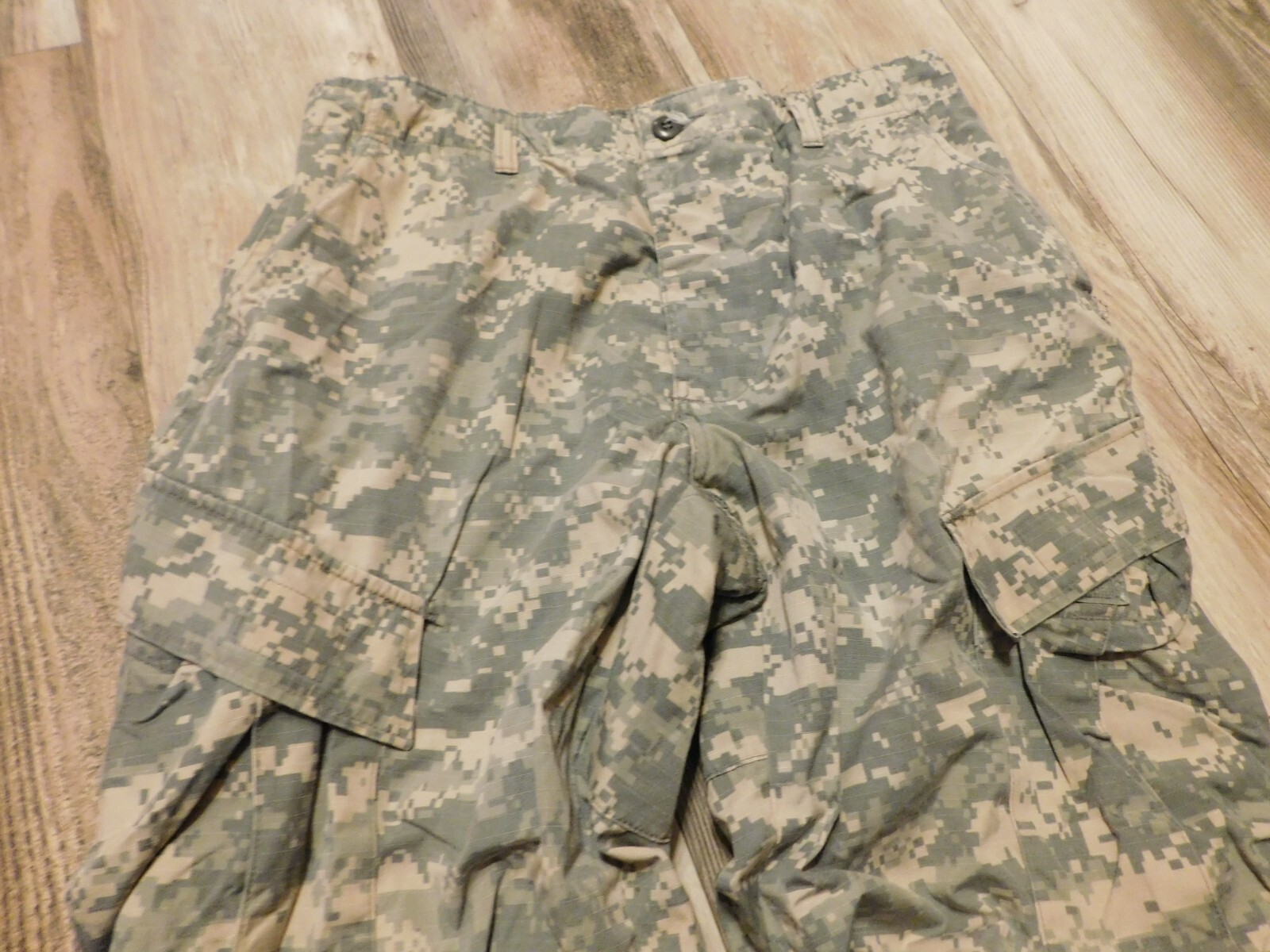 US ARMY ACU PANTS SIZE MEDIUM - SHORT