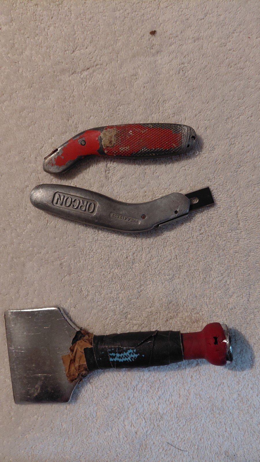 CARPET STAIR TUCKING OFFSET EDGE with Orcon Utility Knife - Carpet Cutter