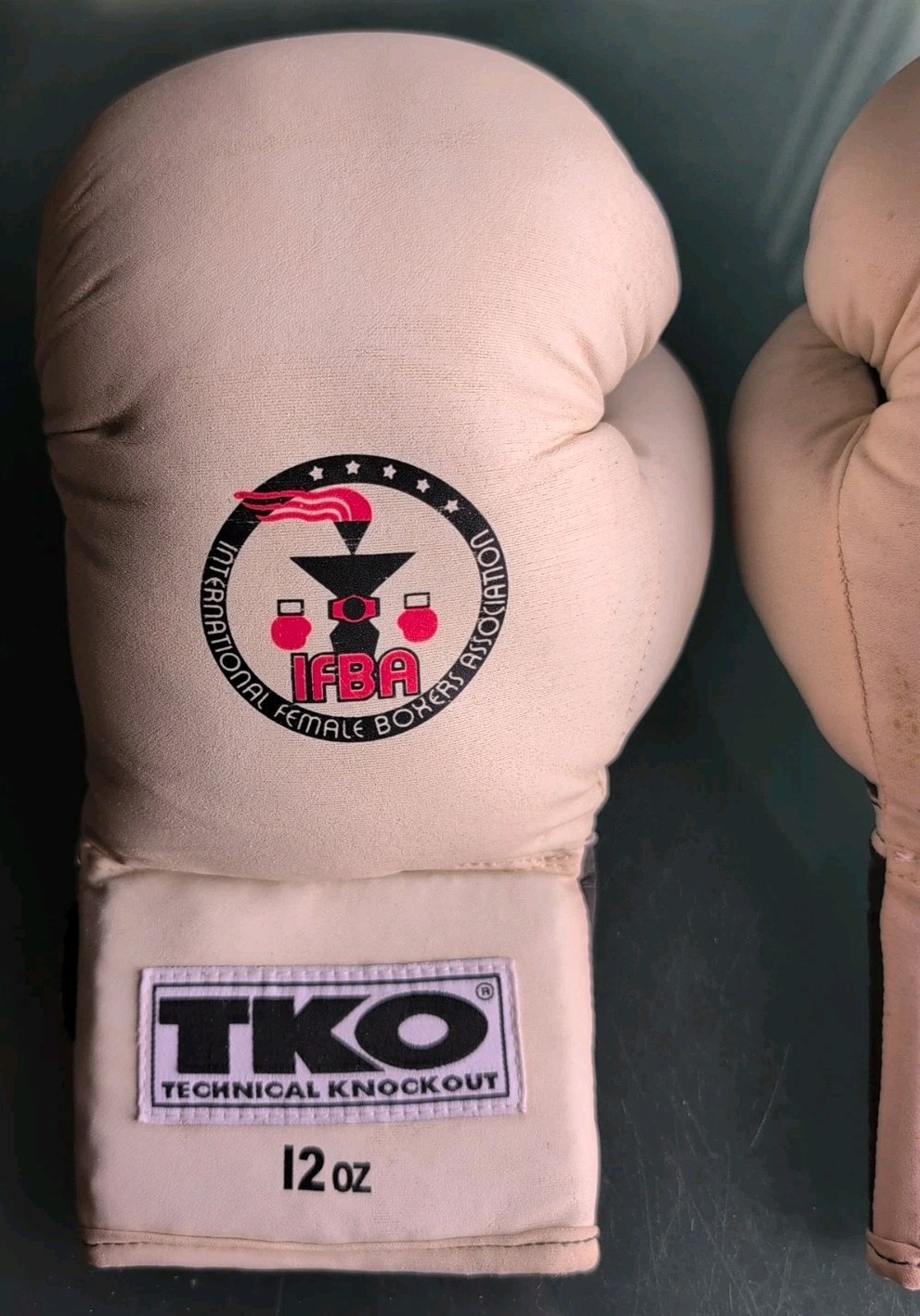 TKO-TECHINICAL KNOCKOUT- IFBA Edition - White BOXING GLOVES-12 OZ W/ Bag