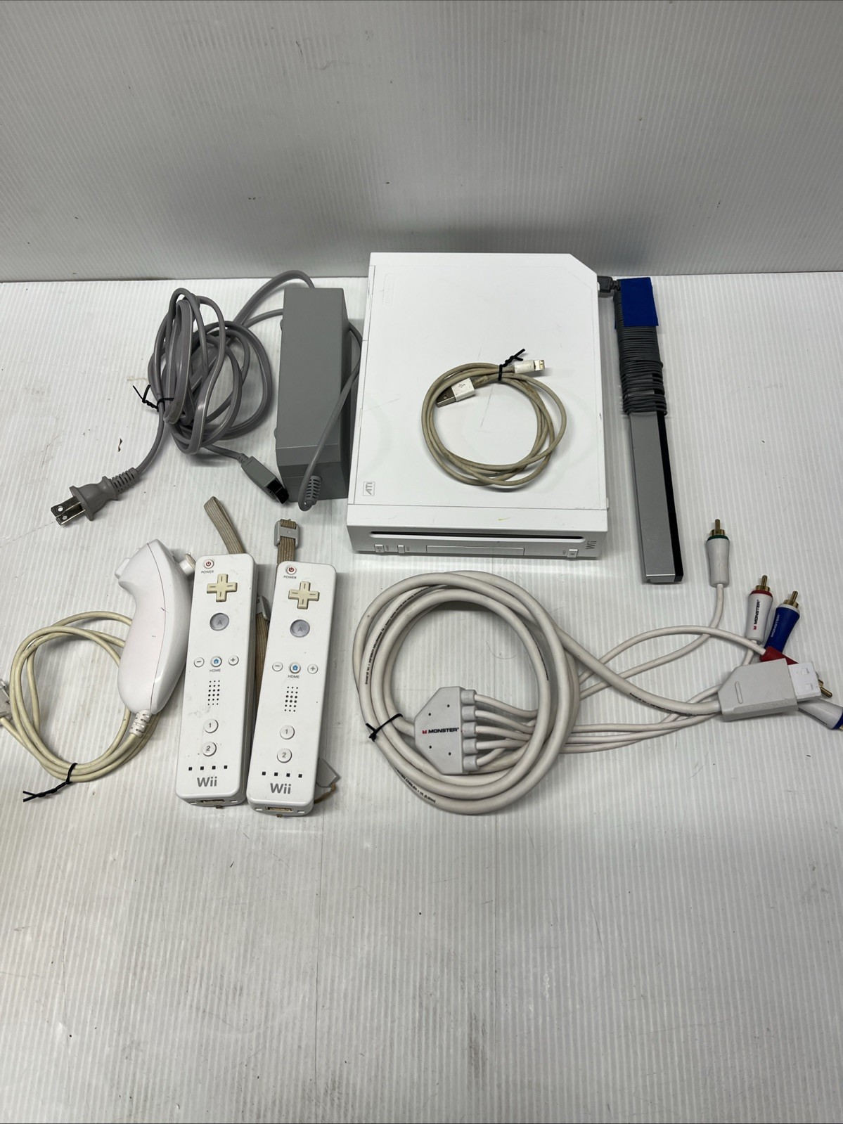 Nintendo Wii Console Bundle - RVL-001 3 Controllers AC Adapter Sensor Bar WORKS