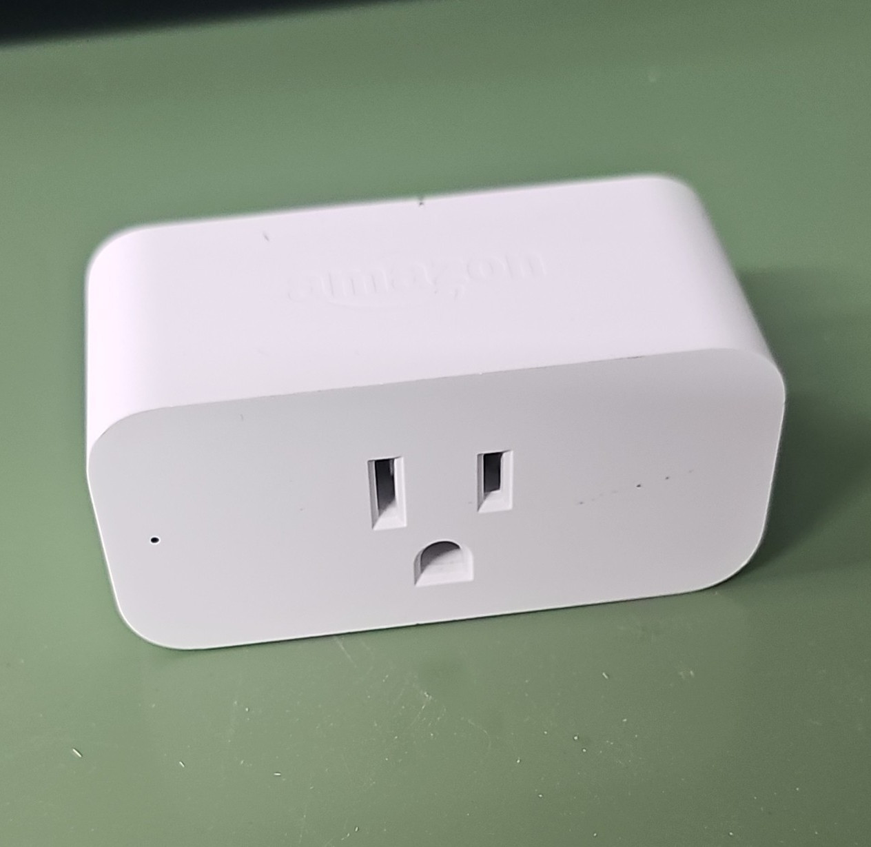 Amazon Smart Plug Wi‑Fi Indoor, Alexa App-Controlled, White, 15A HD34BX