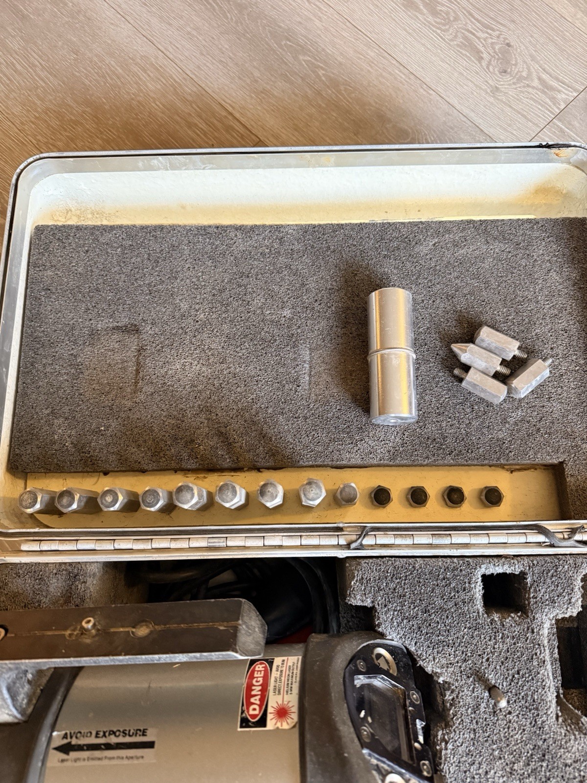 Laser Alignment BEAM ALIGNER MODEL 4700 WITH LEADS, Power Cord Handle and Case