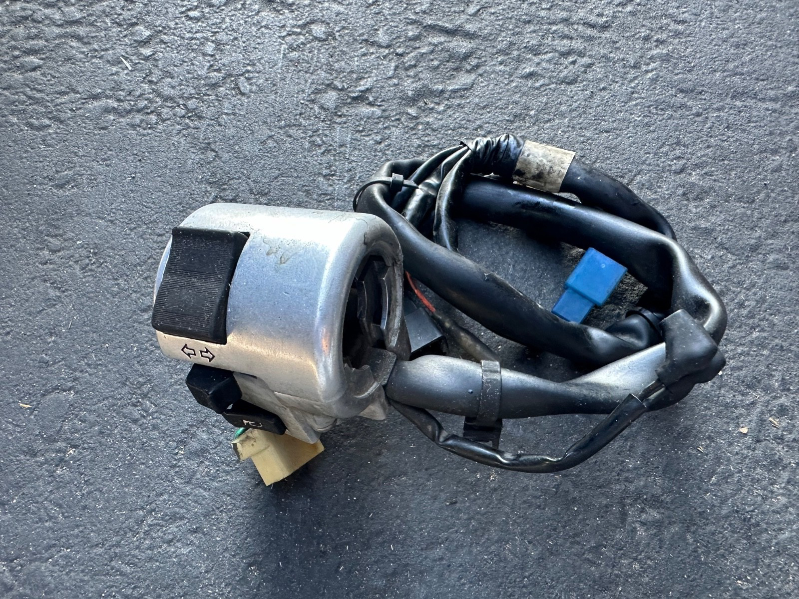 2003-2008 Honda VTX1300S Left Handlebar Switch Turn Signal A1