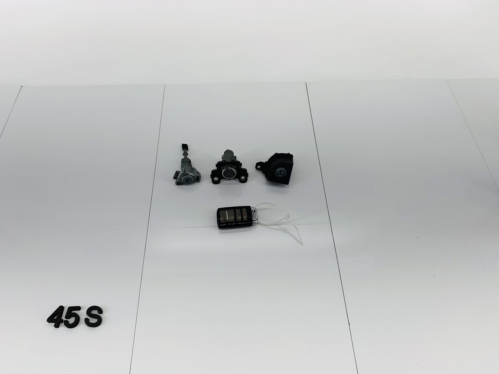 2014 KIA CADENZA CENTRAL LOCK & IGNITION SWITCH CYLINDER W/ KEY FOB SET OEM