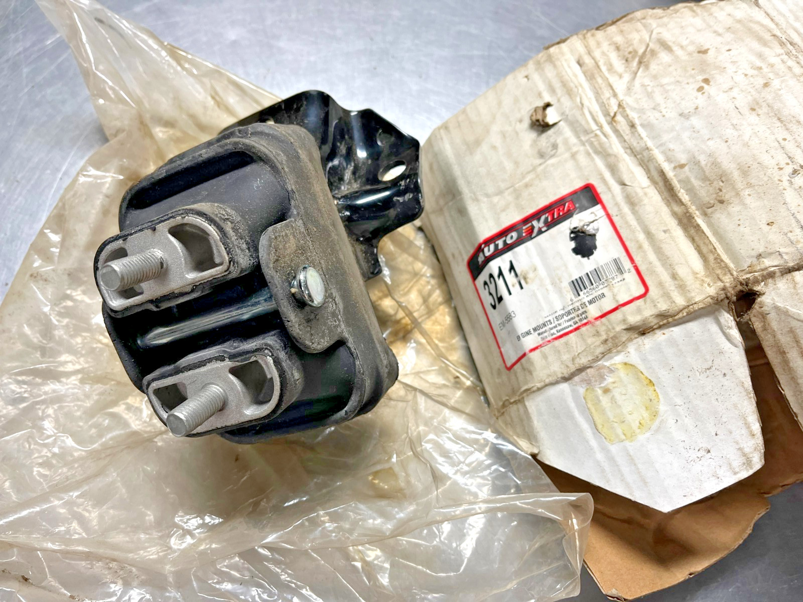 3211 Auto Extra ENGINE MOUNT Western Star EM-5583 , EM5583