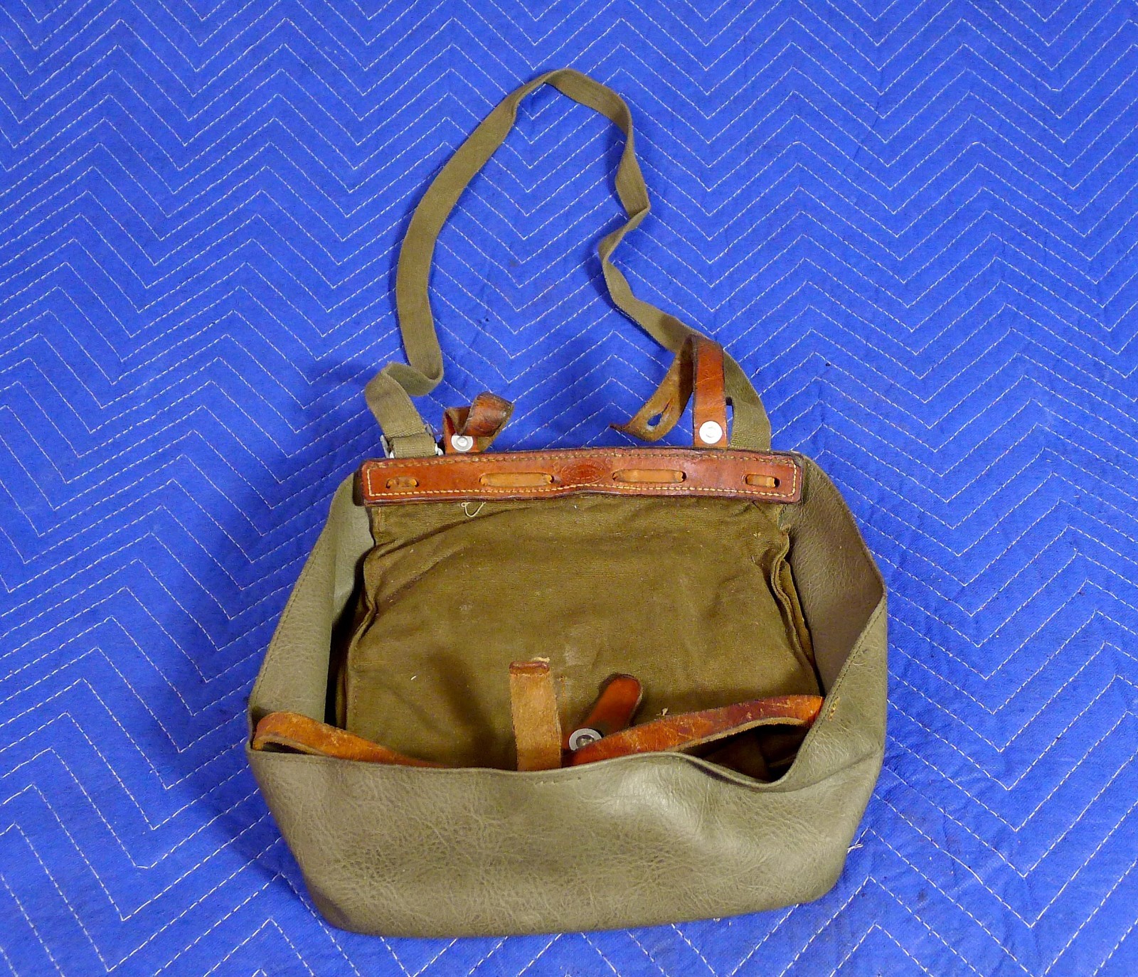 Vintage Swiss Army Bread Bag Shoulder Bag Satchel Military Leather Straps Canvas