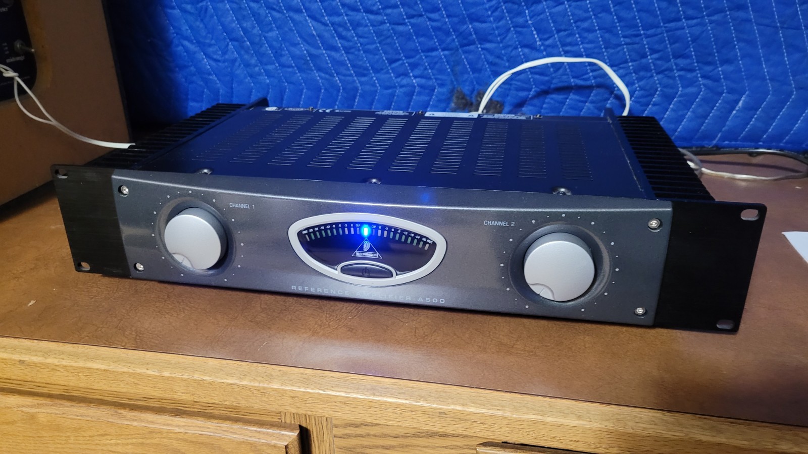 BEHRINGER A500 Professional 600-Watt 2-Channel Reference Amp Excellent Cond