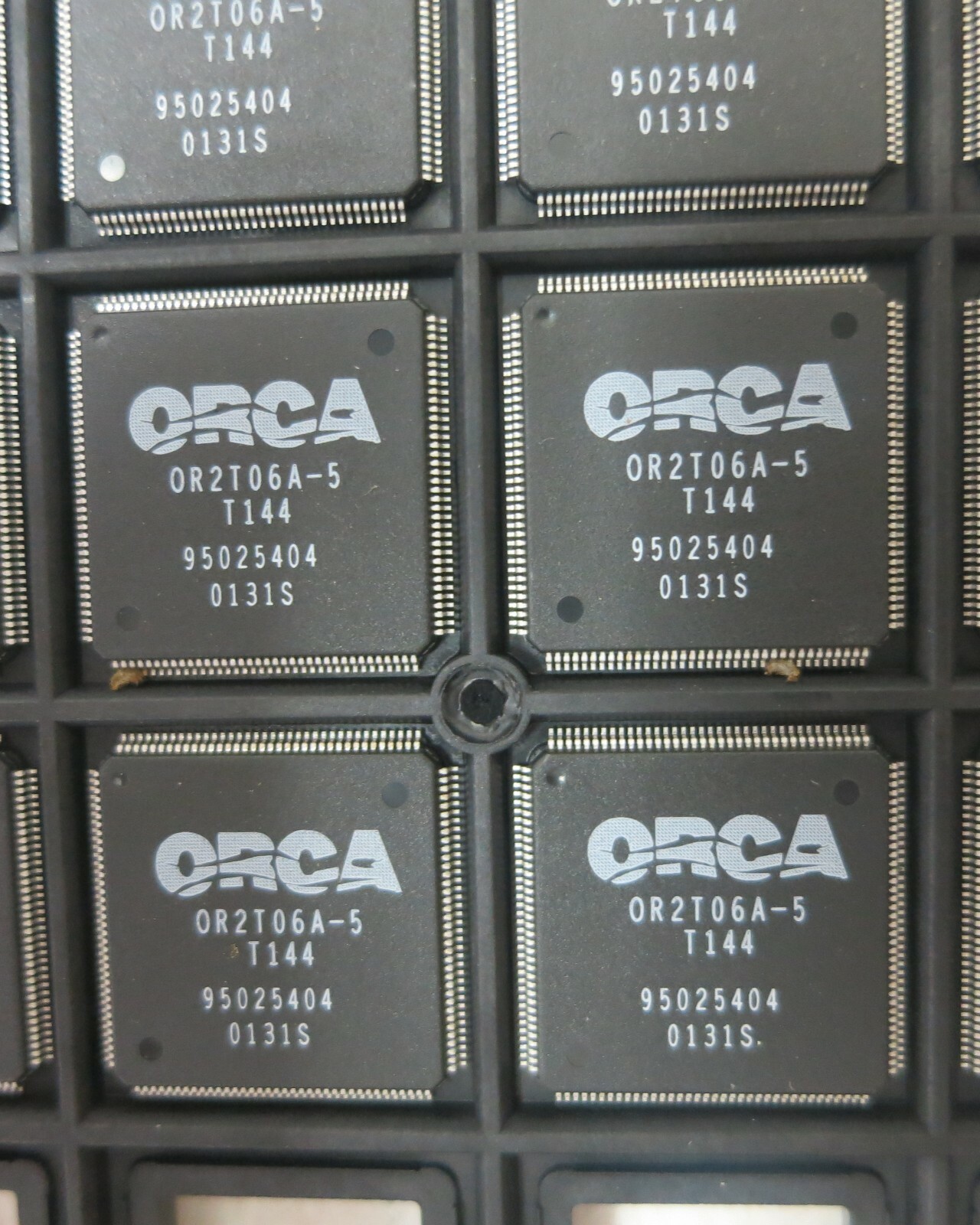 (1 PC) OR2T06A-5T144-DB	LATTICE **US STOCK**