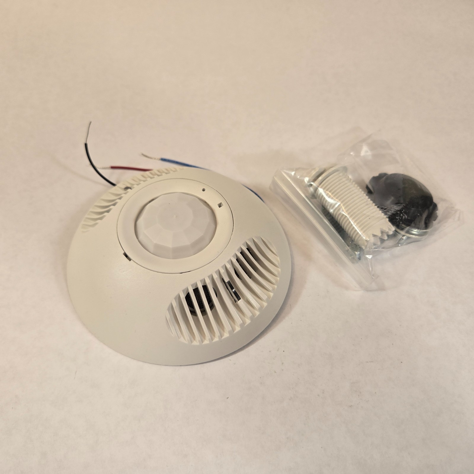 Leviton Multi-Technology Occupancy Sensor 24VDC ODC20-MOW