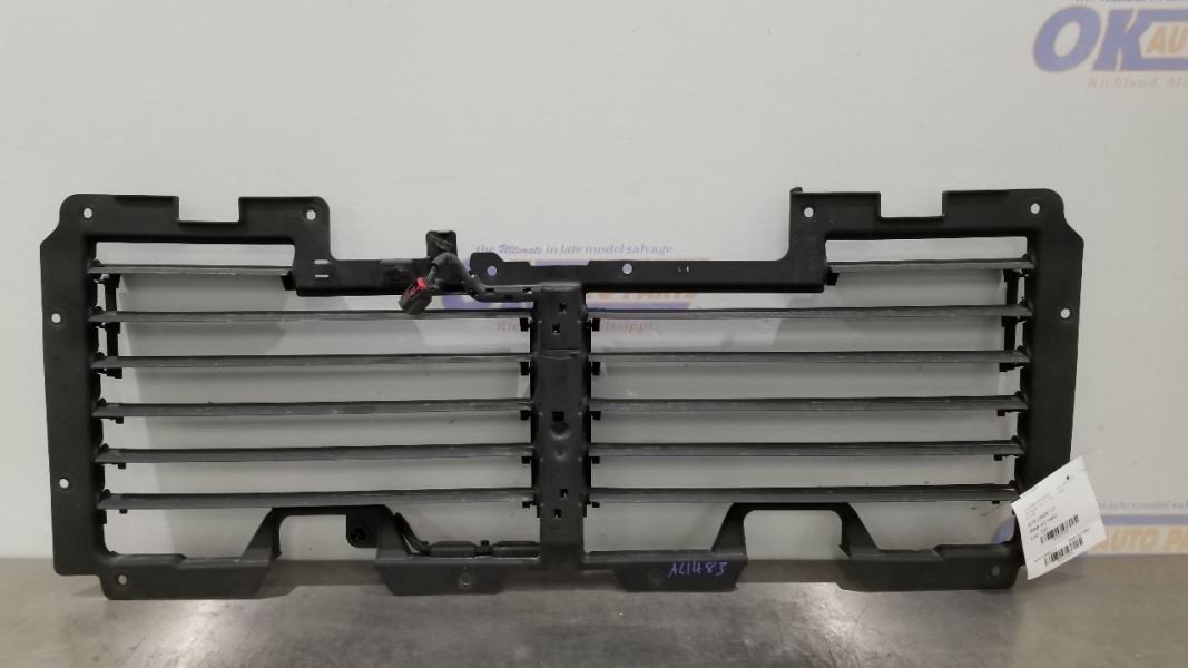 17 CADILLAC ESCALADE 6.2L L86 AIR SHUTTER 84046019