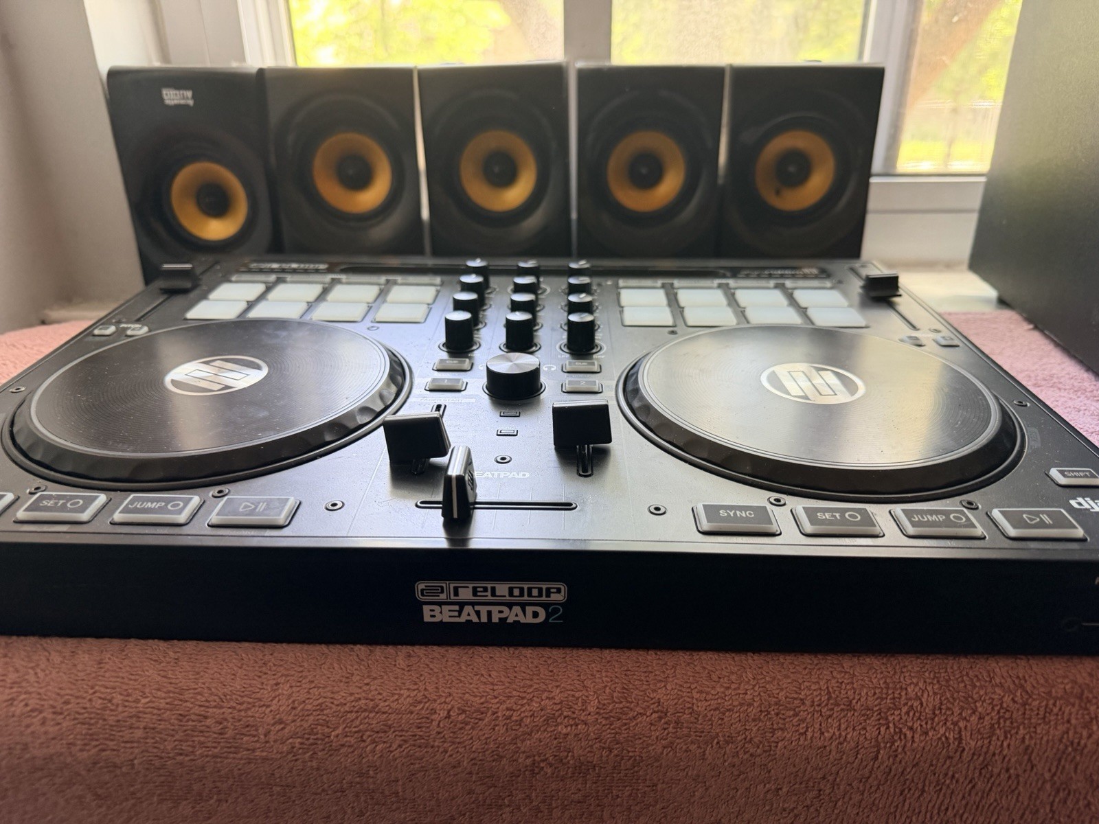 Reloop Beatpad 2 DJ Controller, Built-in Effects, 16 Pads, PC/Mac Compatible