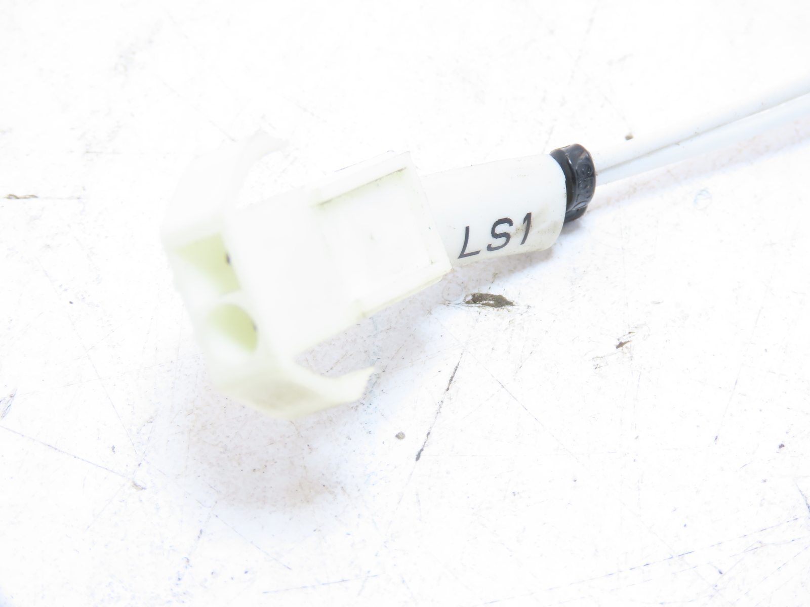 Omron VX-01-1A2 Miniature Basic Micro Switch VX011A2 SPDT-NO/NC Pin Plunger