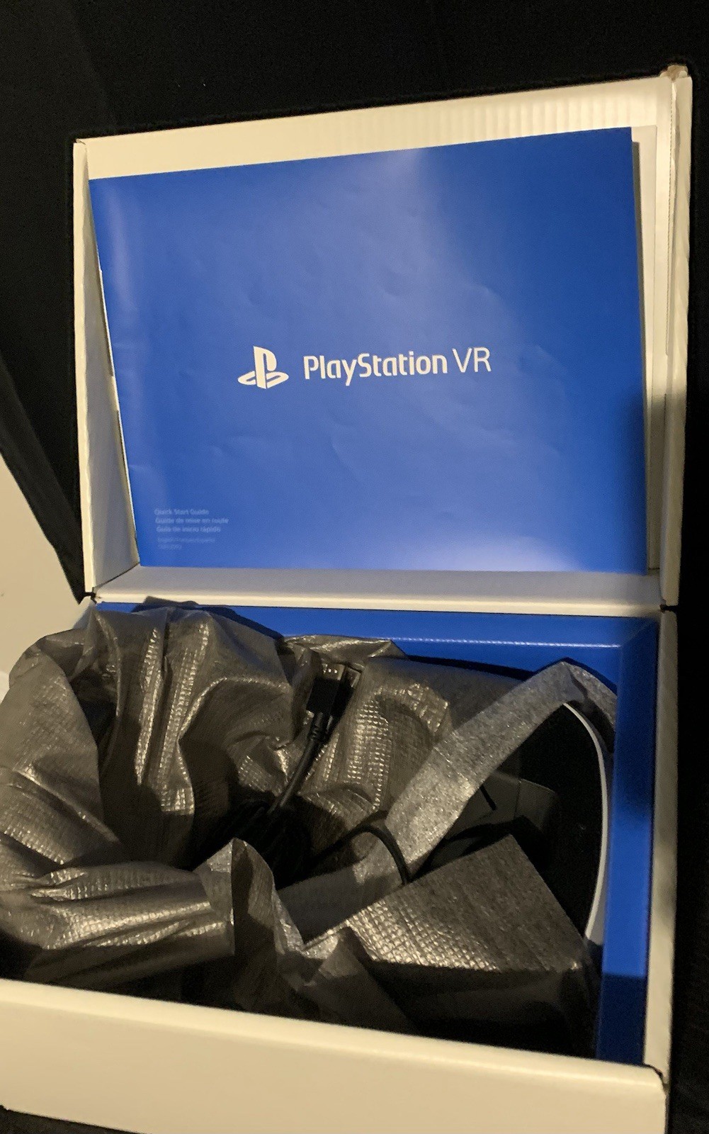 PSVR Bundle With Motion Controllers And Camera. Comes With Every Thing Pictured.