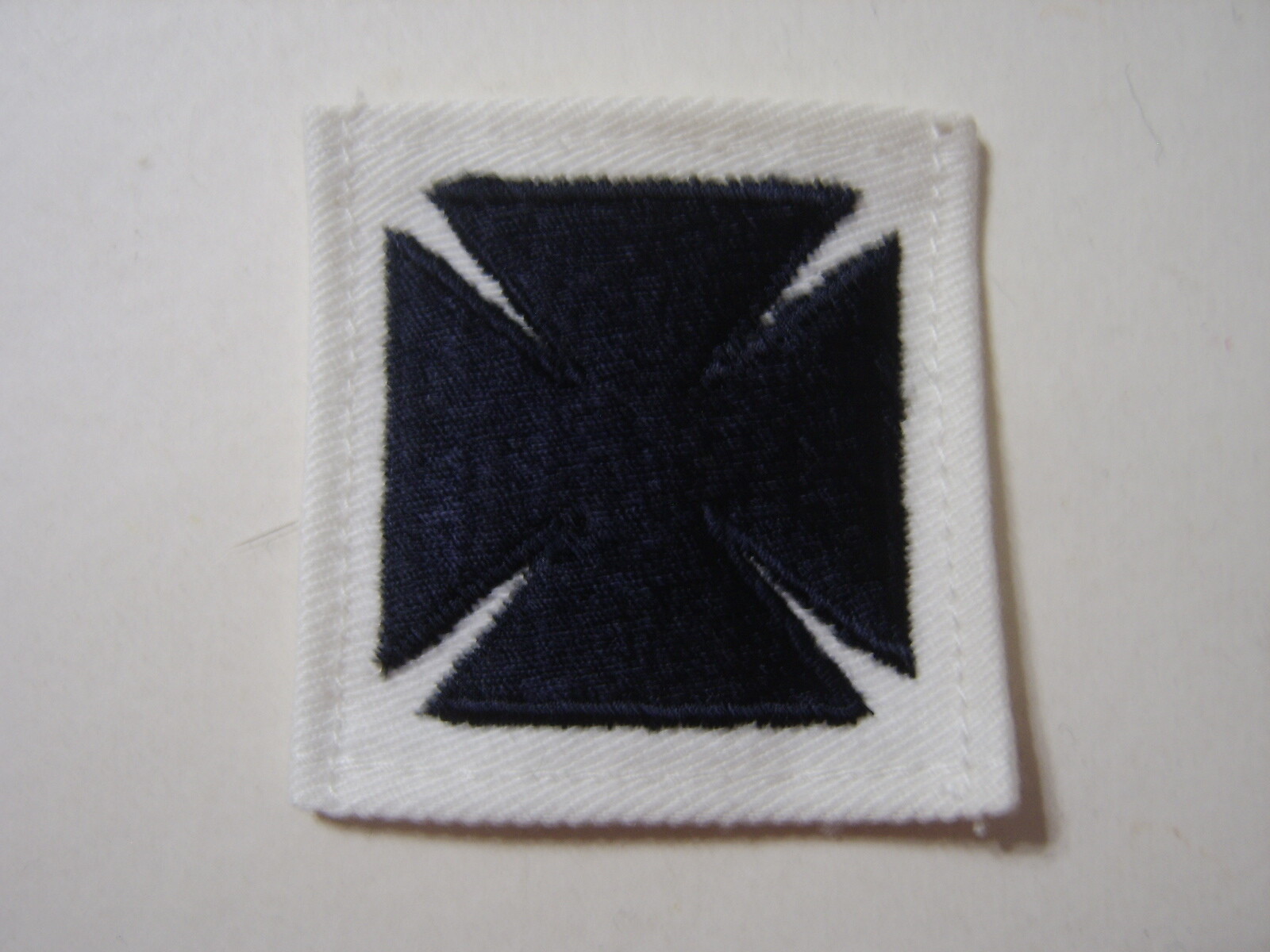 USN FIRE FIGHTER ASSISTANT SLEEVE INSIGNIA BLUE ON WHITE 1969 :KY21-1