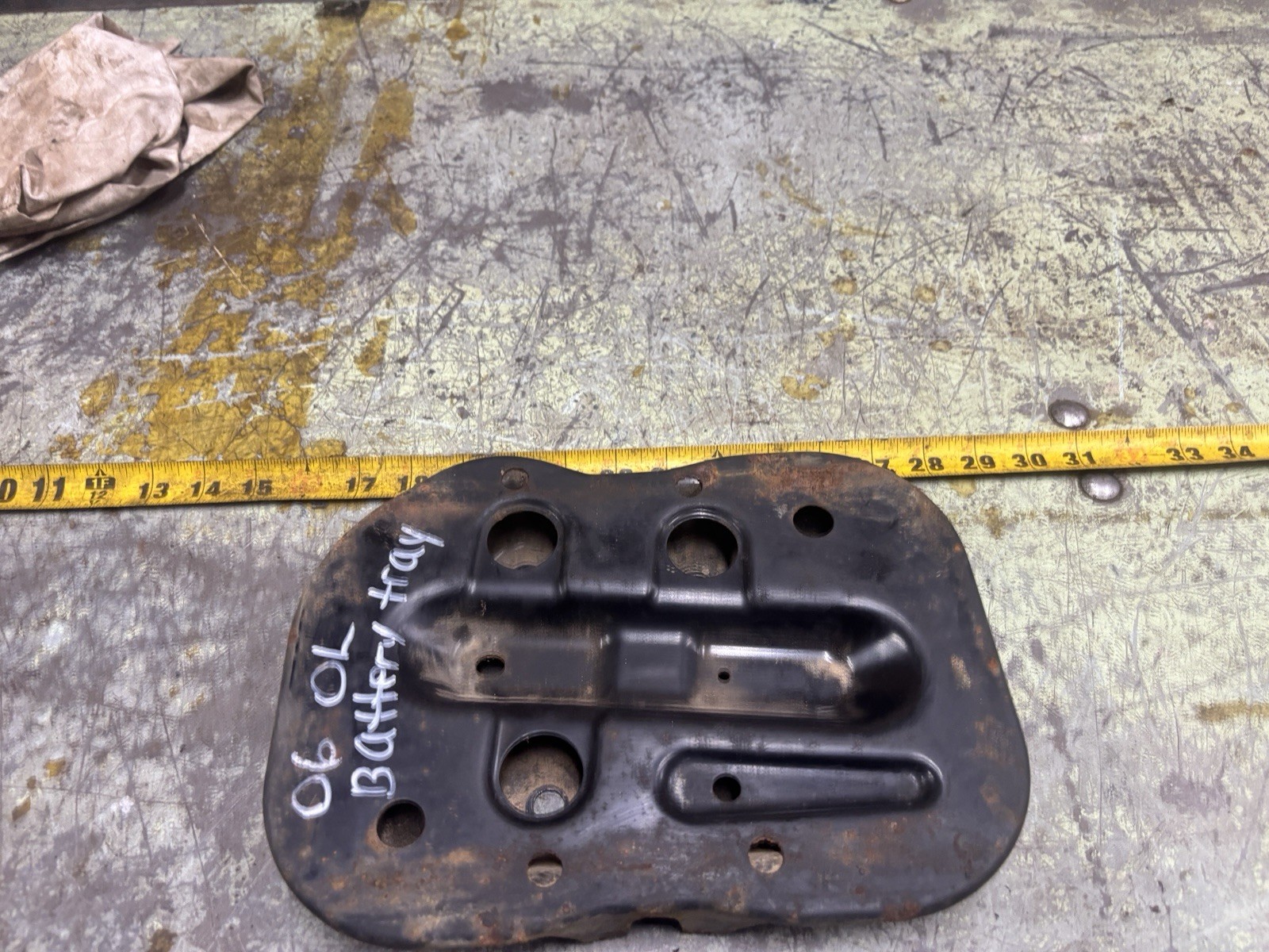 03-06 OUTLANDER Metal Battery Tray