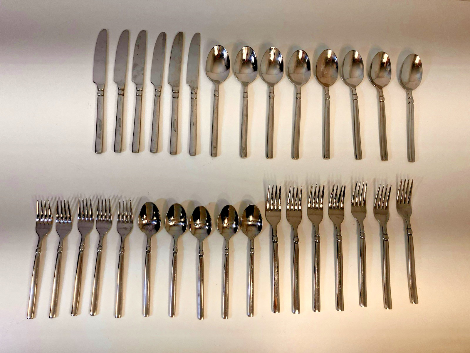 Set 31 Pieces Hampton Silversmiths Dominique Mirror Stainless Flatware