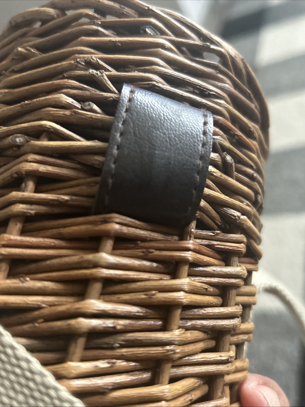 Picnics And Beyond Hanging Wine Basket With Tag