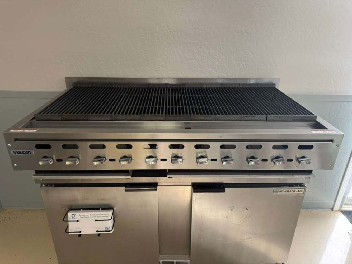 Old Stock 60" Vulcan VACB60-201 Achiever LP Medium-Duty Radiant Charbroiler - 17