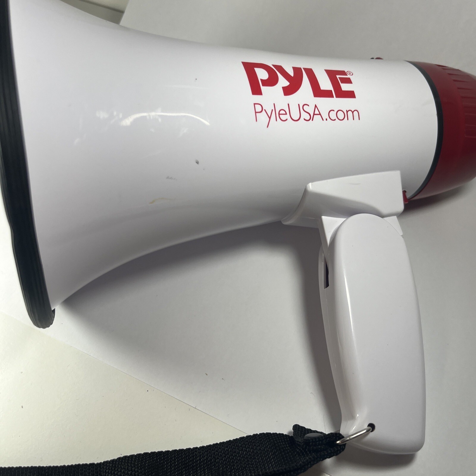 PyleUSA Megaphone For Parts - Siren Works - White And Red Voice Amplifier