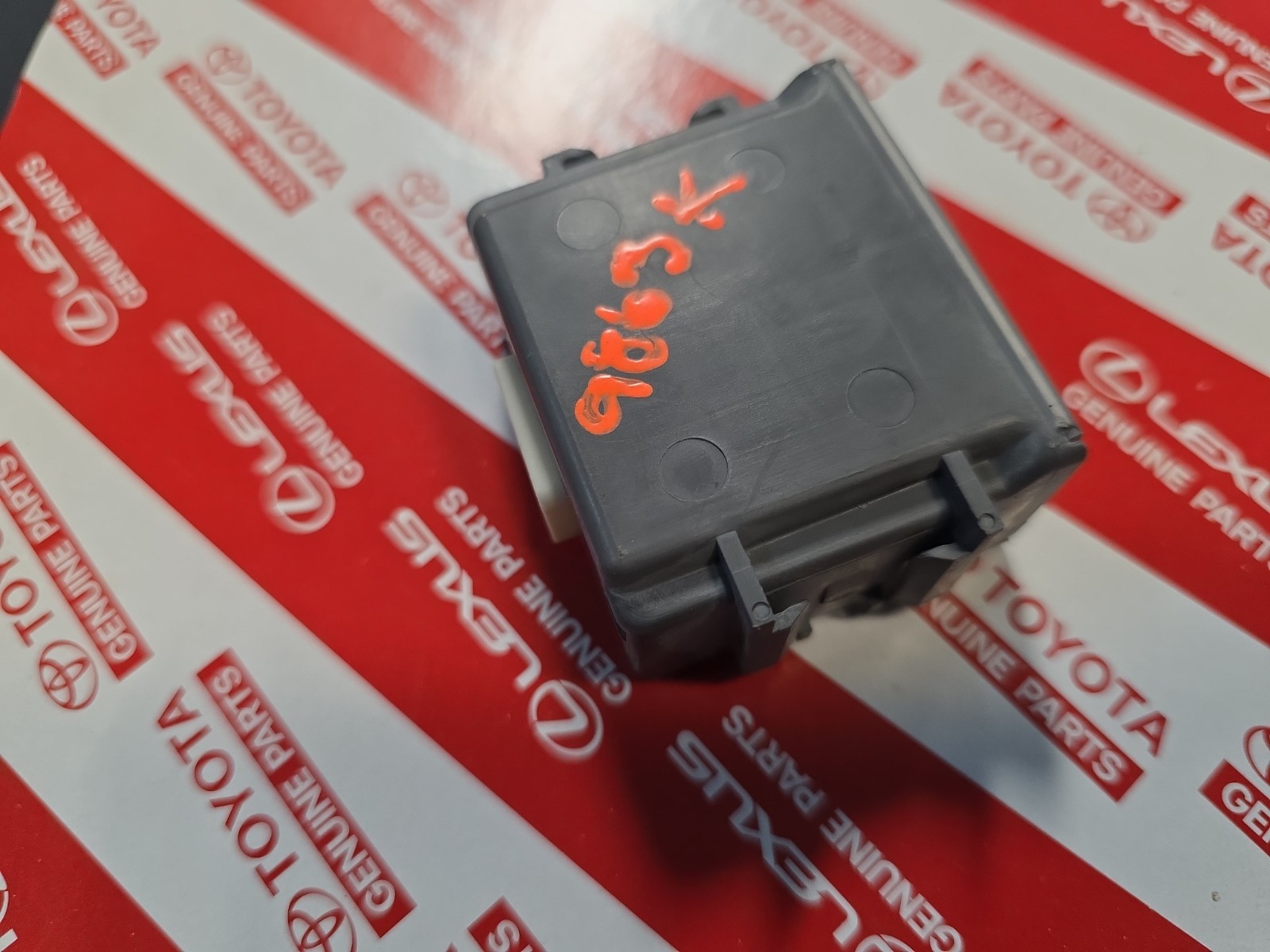 2007-2010 TOYOTA SIENNA TPMS CONTROL MODULE, COMPUTER OEM 89769-08022
