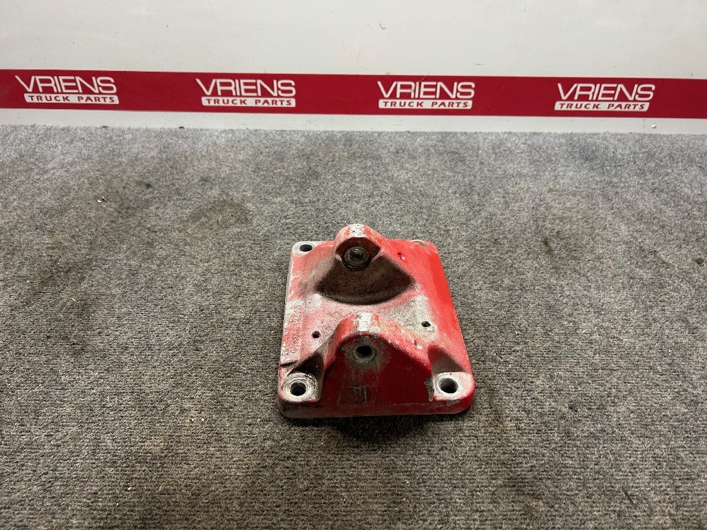 PETERBILT R11-6337R BRACKET-CAB MOUNT RH