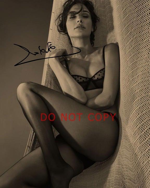 Gal Gadot Wonder Woman SIGNED reprint 8x10 Photo Autographed RP #2