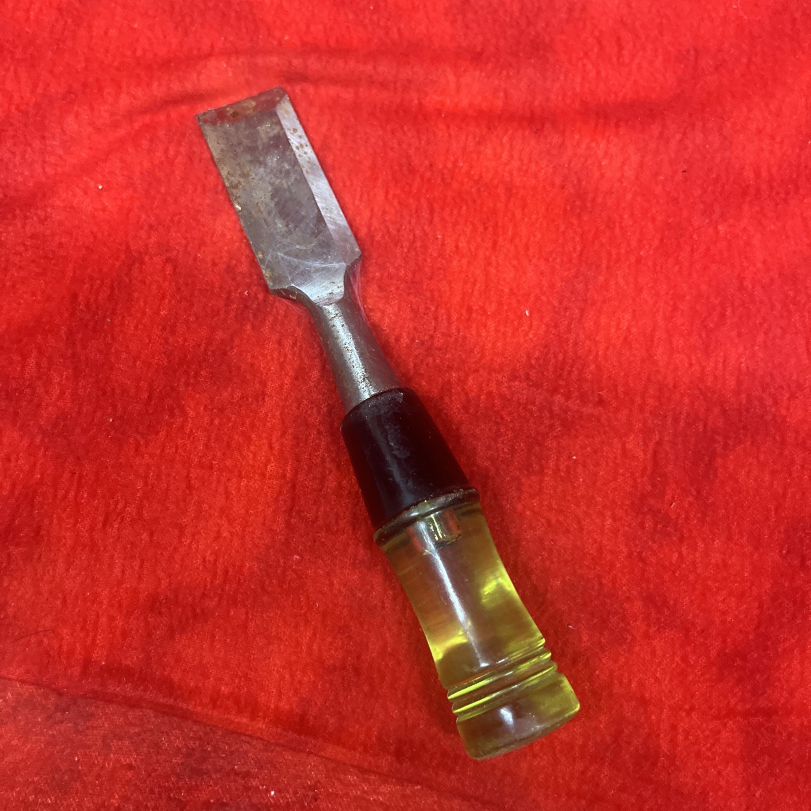 (UNBRANDED) WOOD CHISEL 1" CLEAR YELLOW/BLACK HANDLE (k35)