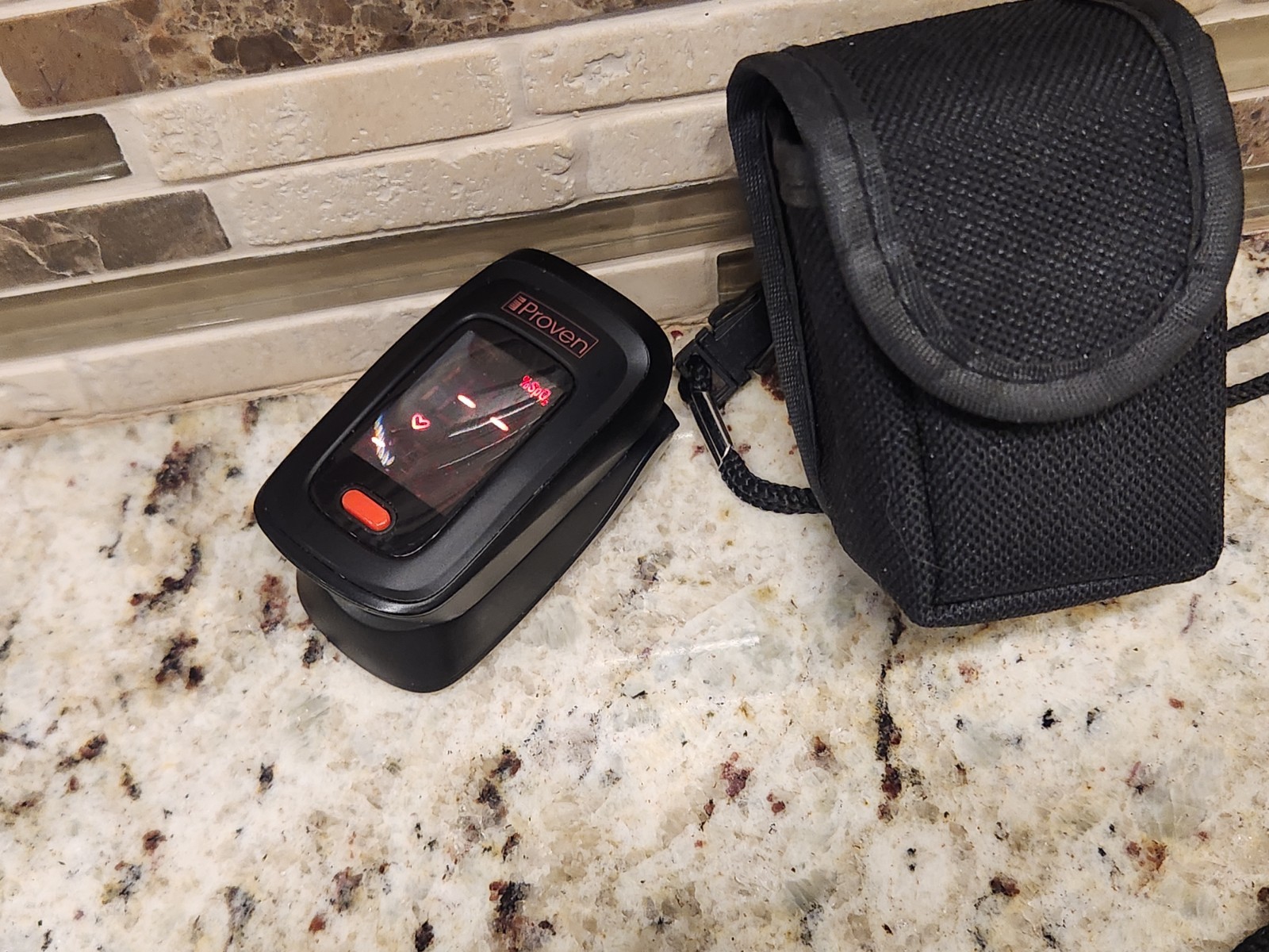 iProven Pulse Oximeter OXI-27BL w/ Case