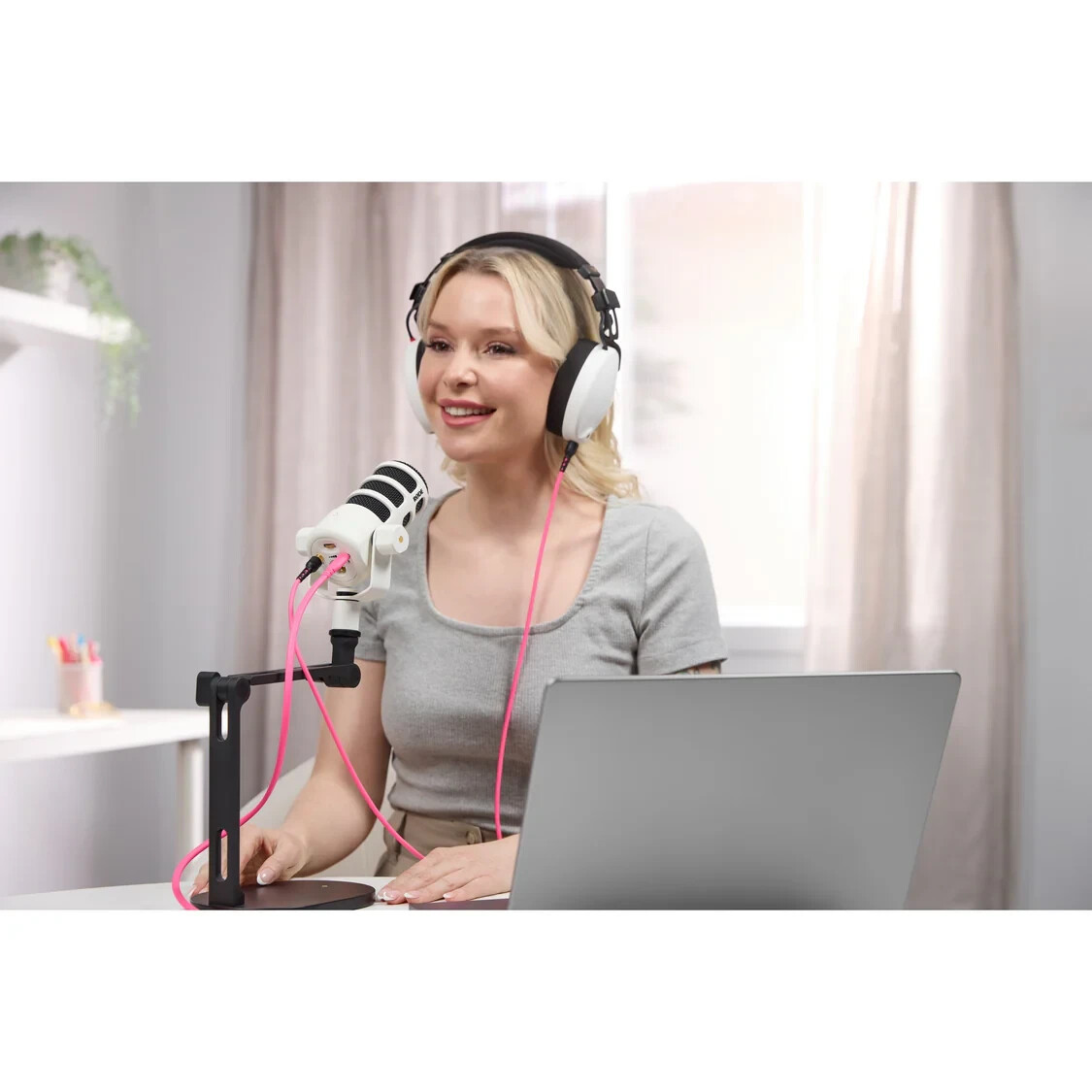 RODE PodMic USB Versatile Dynamic Broadcast Microphone, White