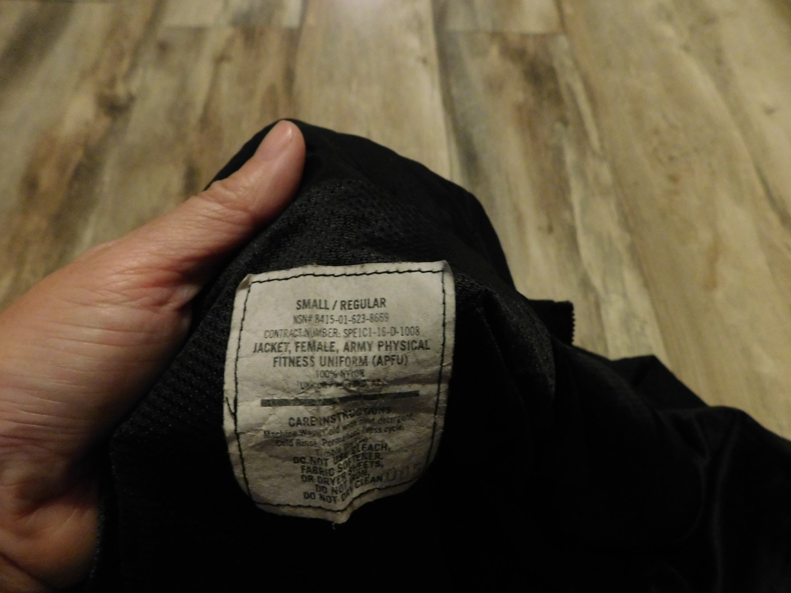 US ARMY APFU JACKET SIZE SMALL - REGULAR