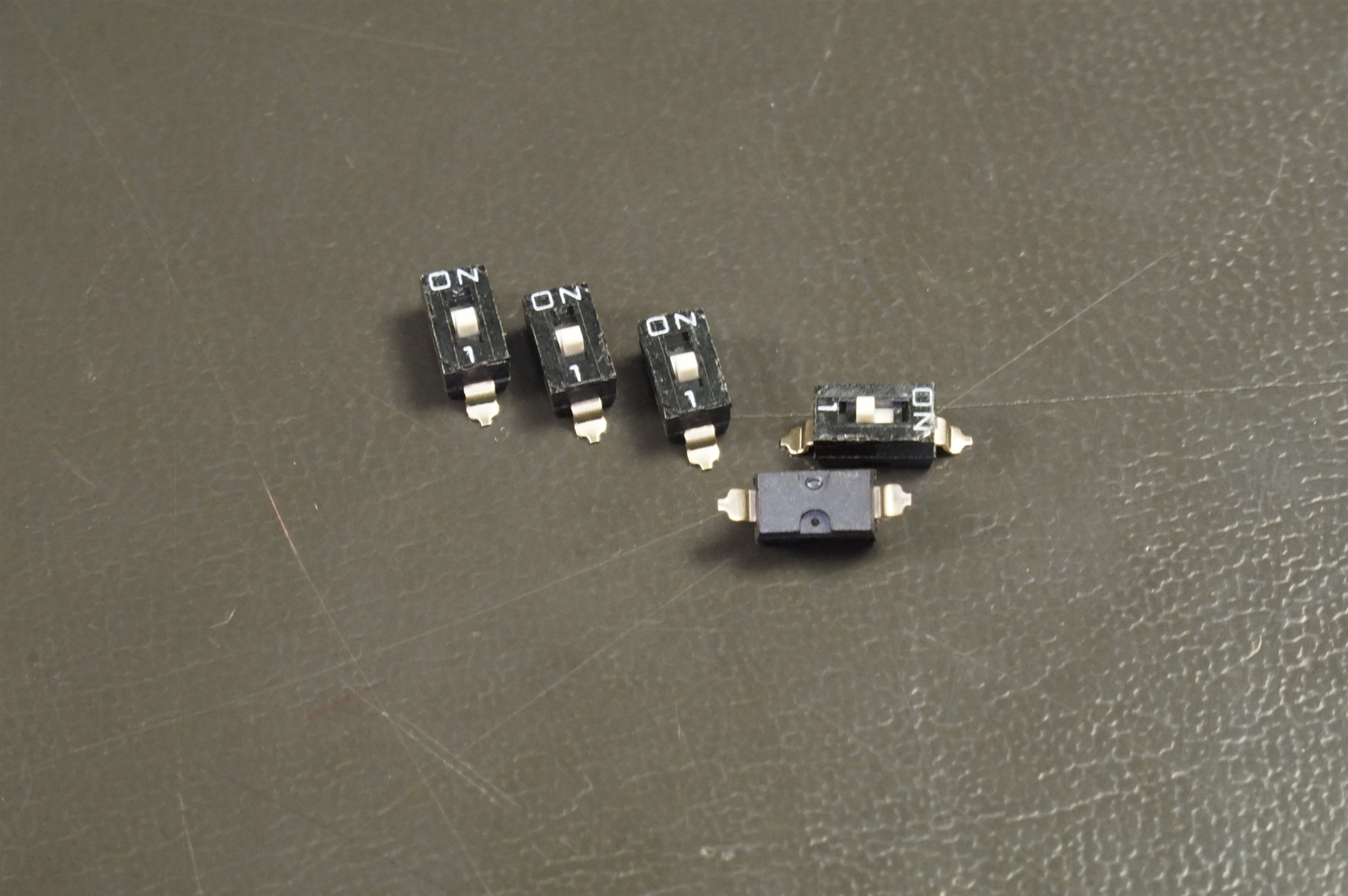 Lot of 5 DM01 APEM DIP Switch 1 Pos Raised Slide Actuator SPST 25mA 24VDC NOS