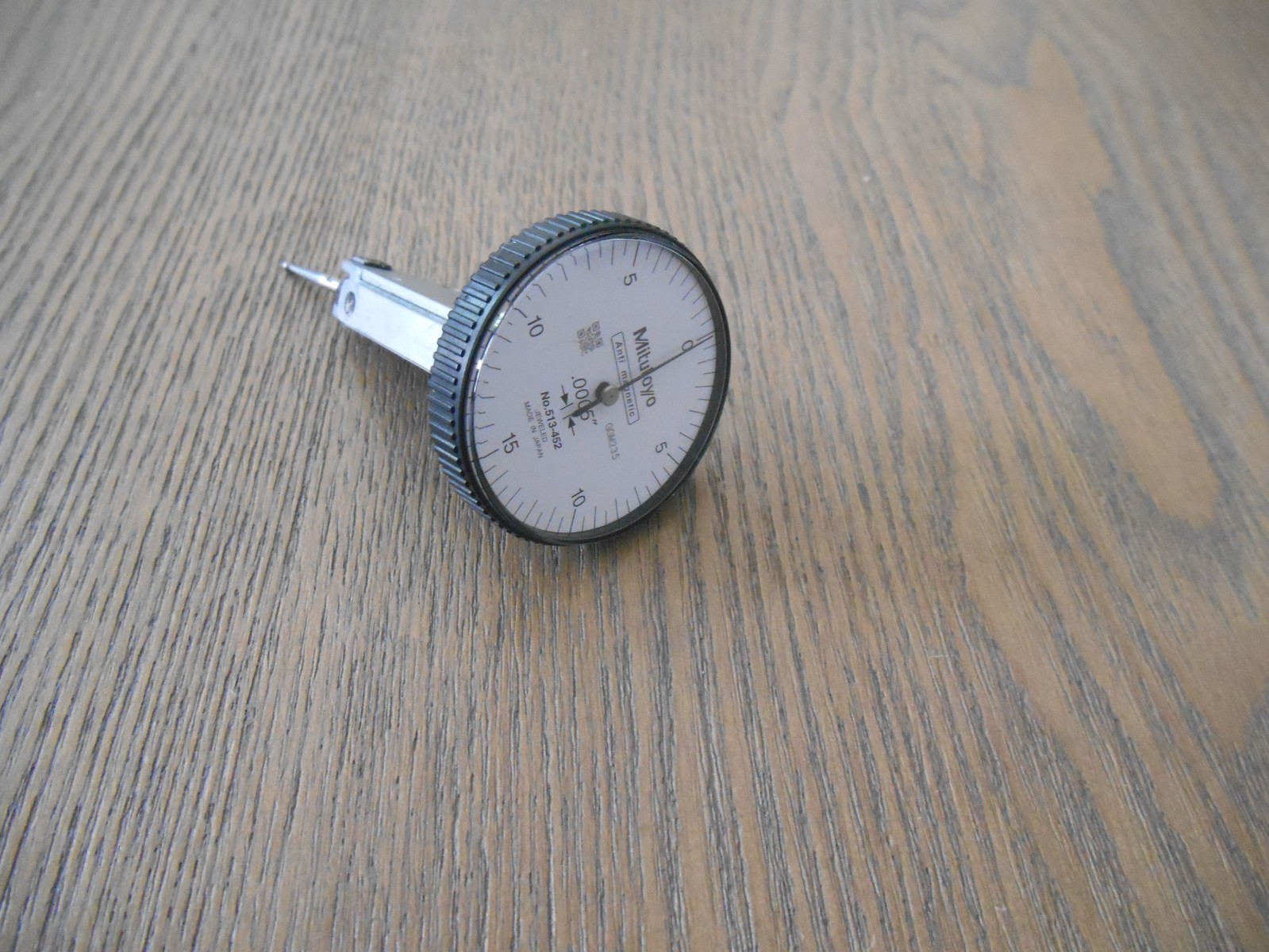Mitutoyo No. 513-452 vertical dial indicator .0005"