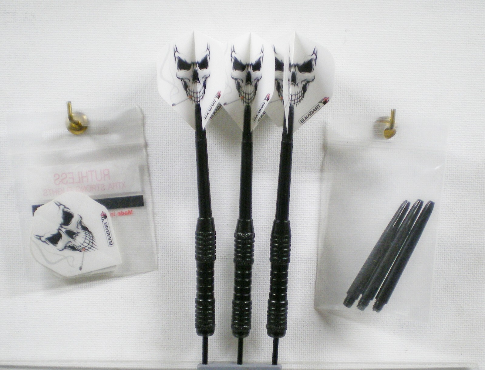 Darts Accmor-24 gram Steel Tip Dart Set with Smoking Skull Flights