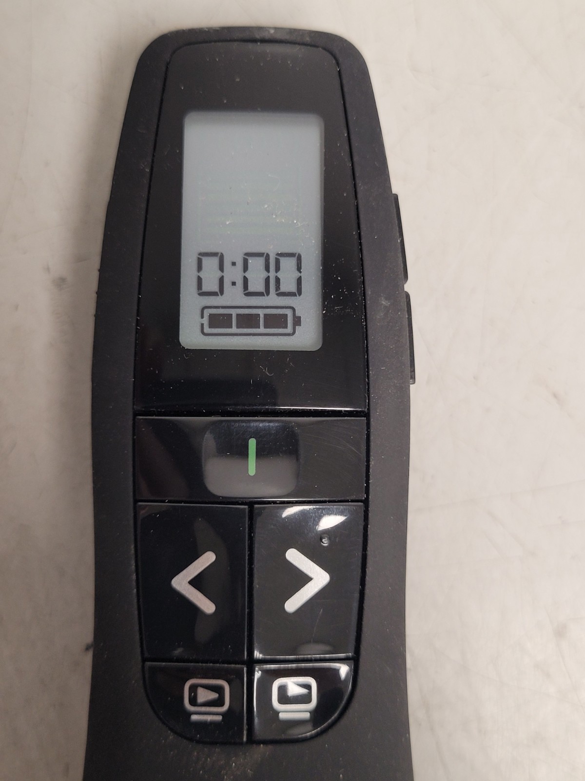 Logitech R800, Wireless Pointer Green Laser USB Receiver LCD,Display W/pouch