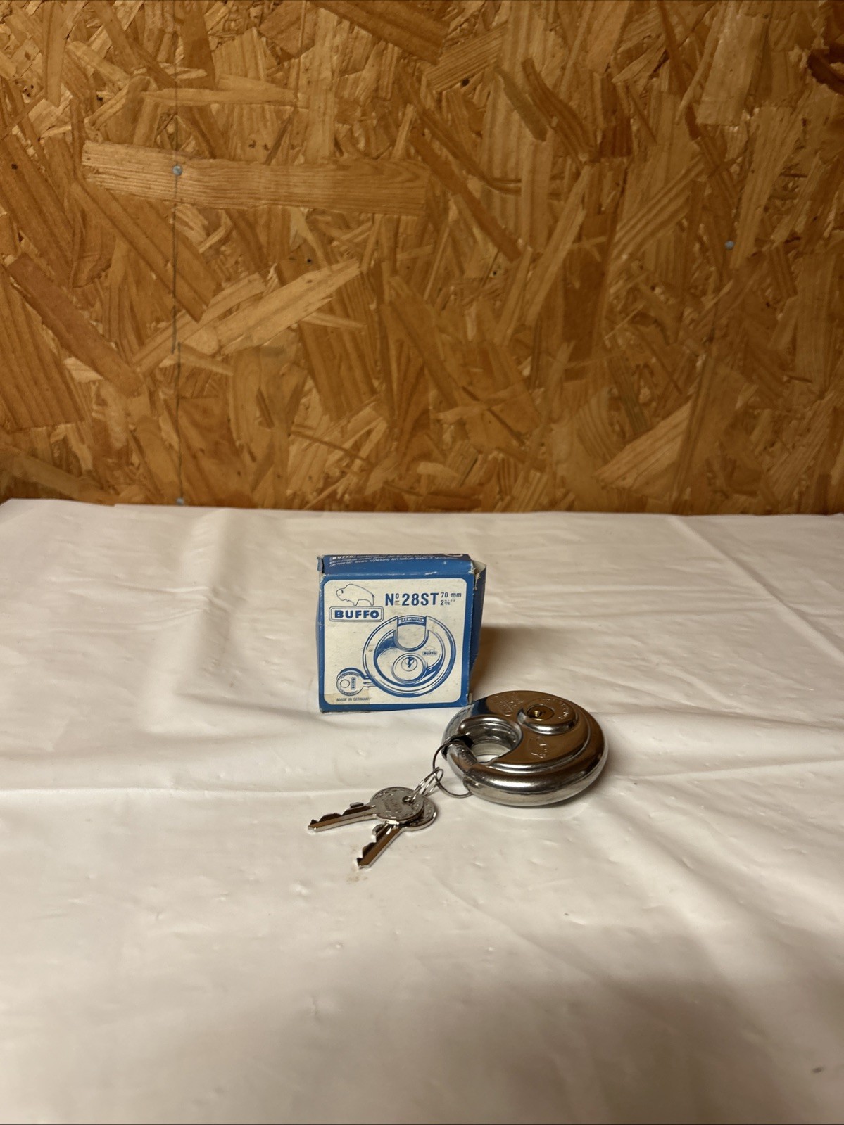2-3/4 IN. ECONOMY BUFFO DISKUS PADLOCK NEW 9c