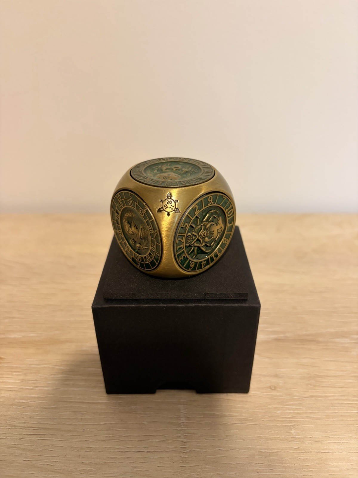Large Metal D6 Die Green & Gold w/ Character Emblem, Single Die w/ Black Box