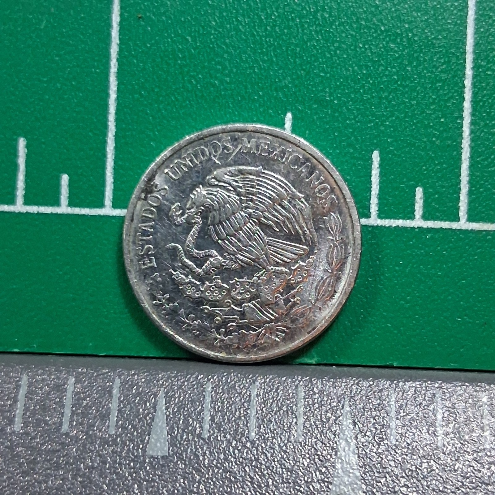 2001-M Mexico National Seal / Ring Of Sacrifice 10 Centavos Currency Coin